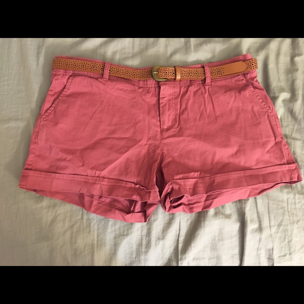 Light pink/coral shorts
